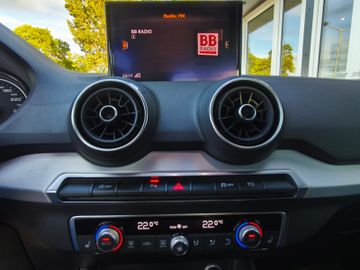 Audi Q2 35 TFSI sport*S-Tronic*LED*Alu*SHZ*PDC*