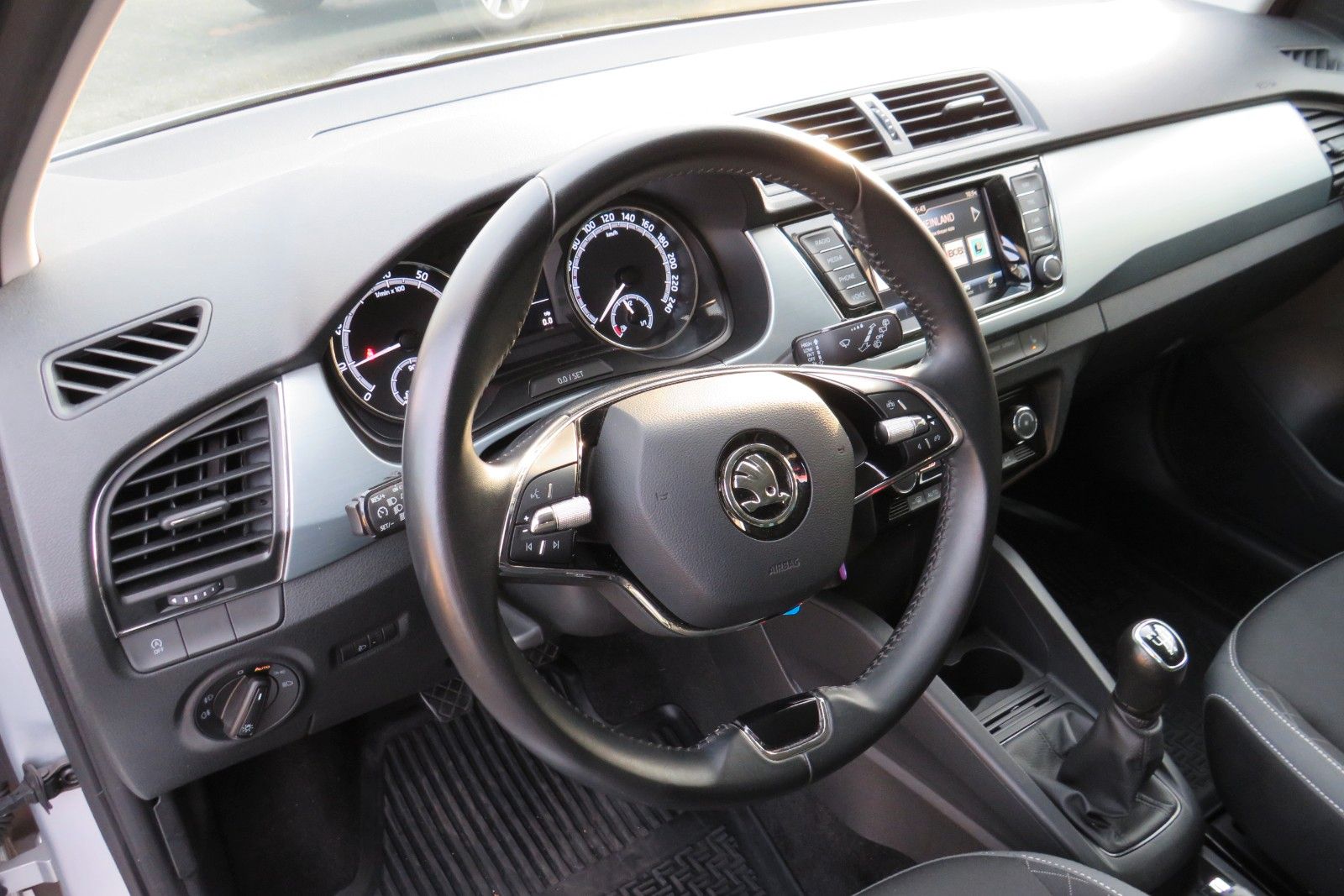 Fahrzeugabbildung SKODA Fabia Ambition APP-Connect SITZH GJ CLIMATRO. 1H