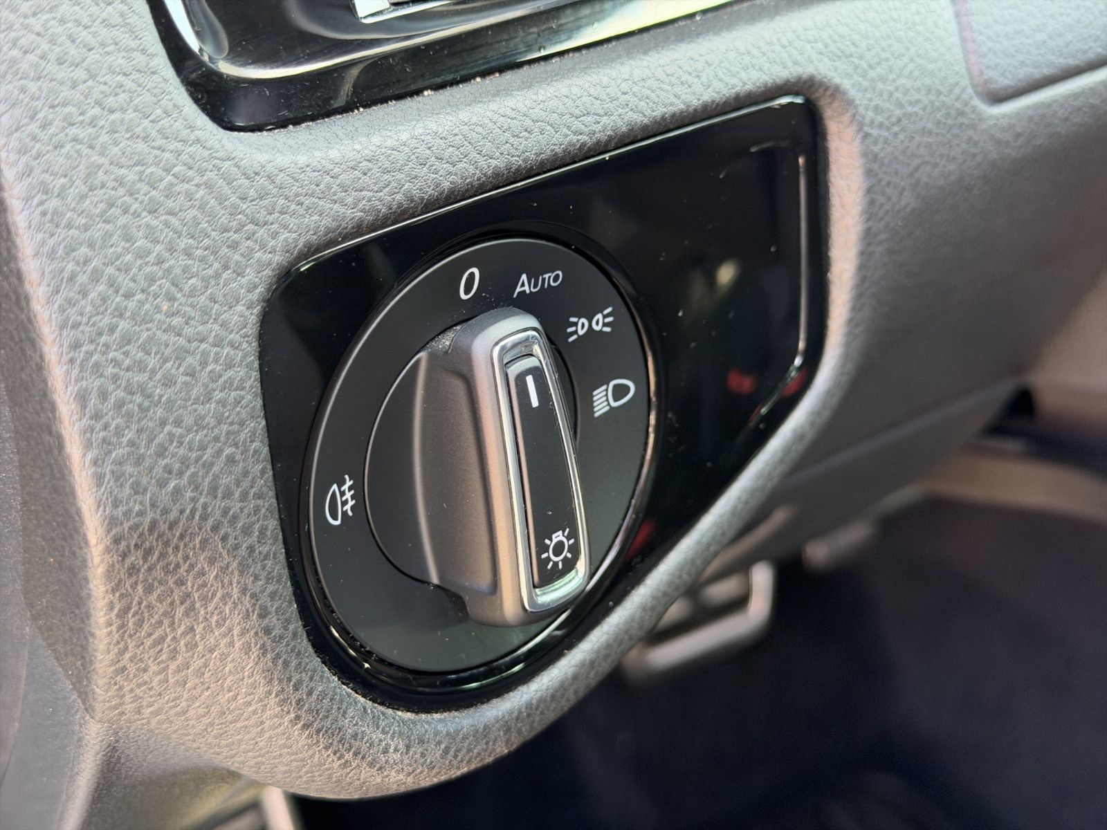 Fahrzeugabbildung Volkswagen Golf R-Line Apple /Szhzg/1.Hand/DAB/LED/Klimaaut