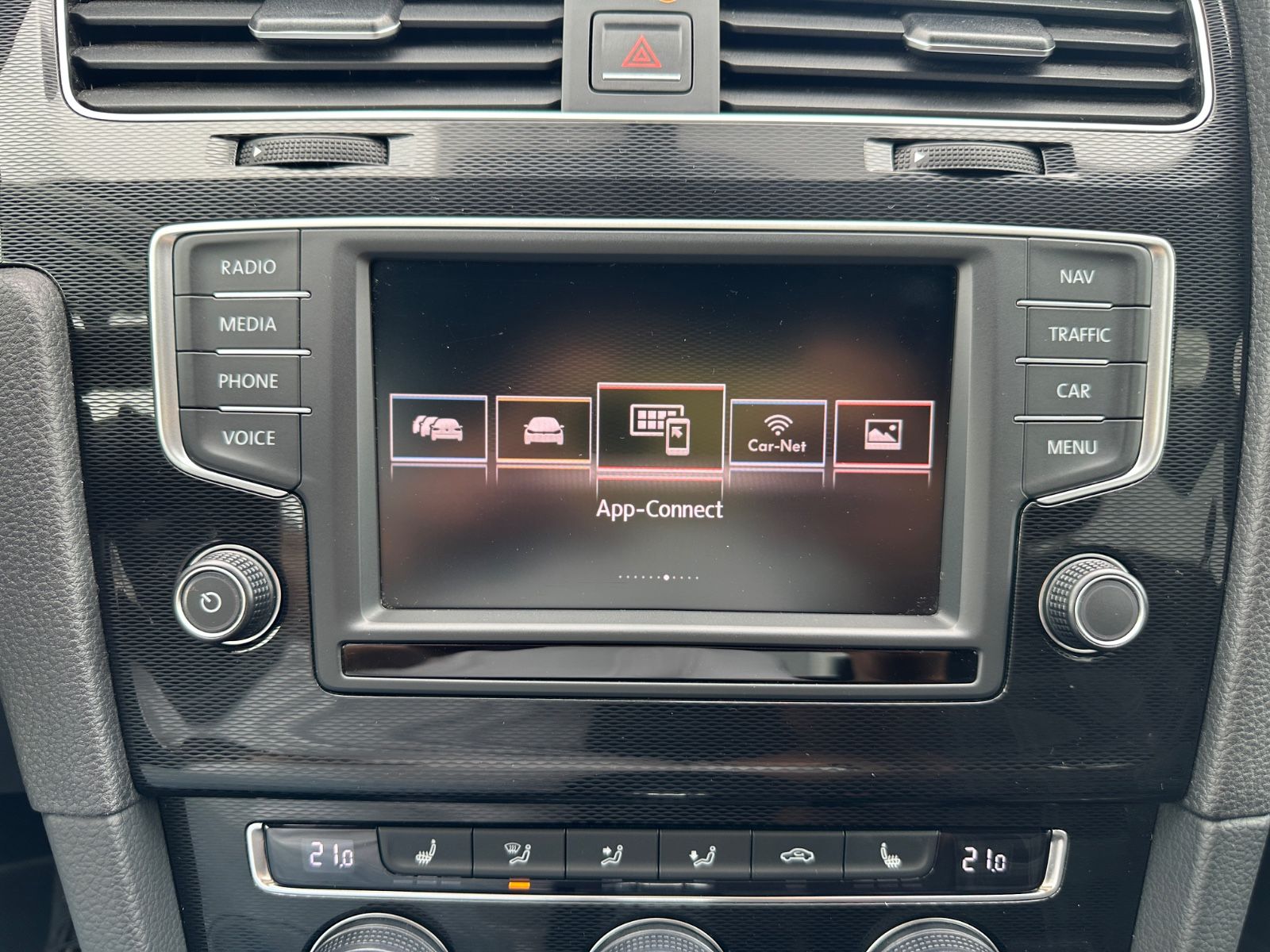 Fahrzeugabbildung Volkswagen Golf VII Lim. GTD BMT/DSG/Navi/Bi-Xenon/PDC