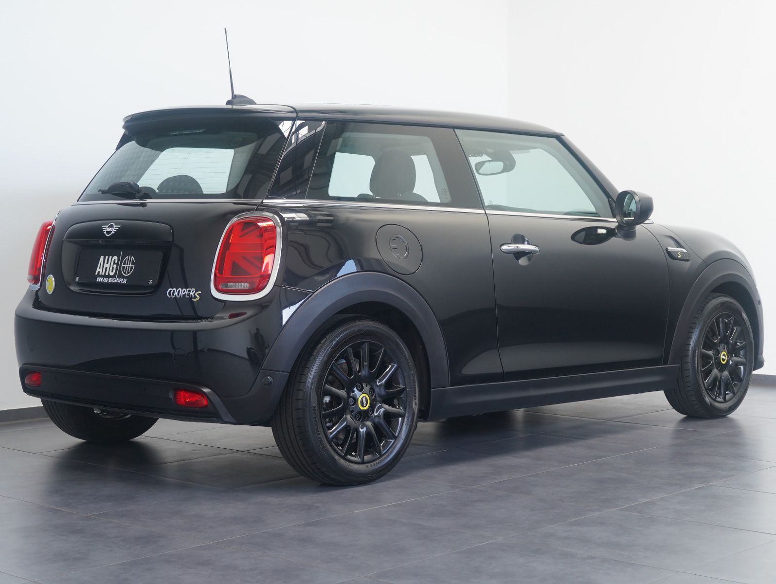 Fahrzeugabbildung MINI Cooper SE Classic Trim LED/NAVI/HEADUP/CAM/PANO