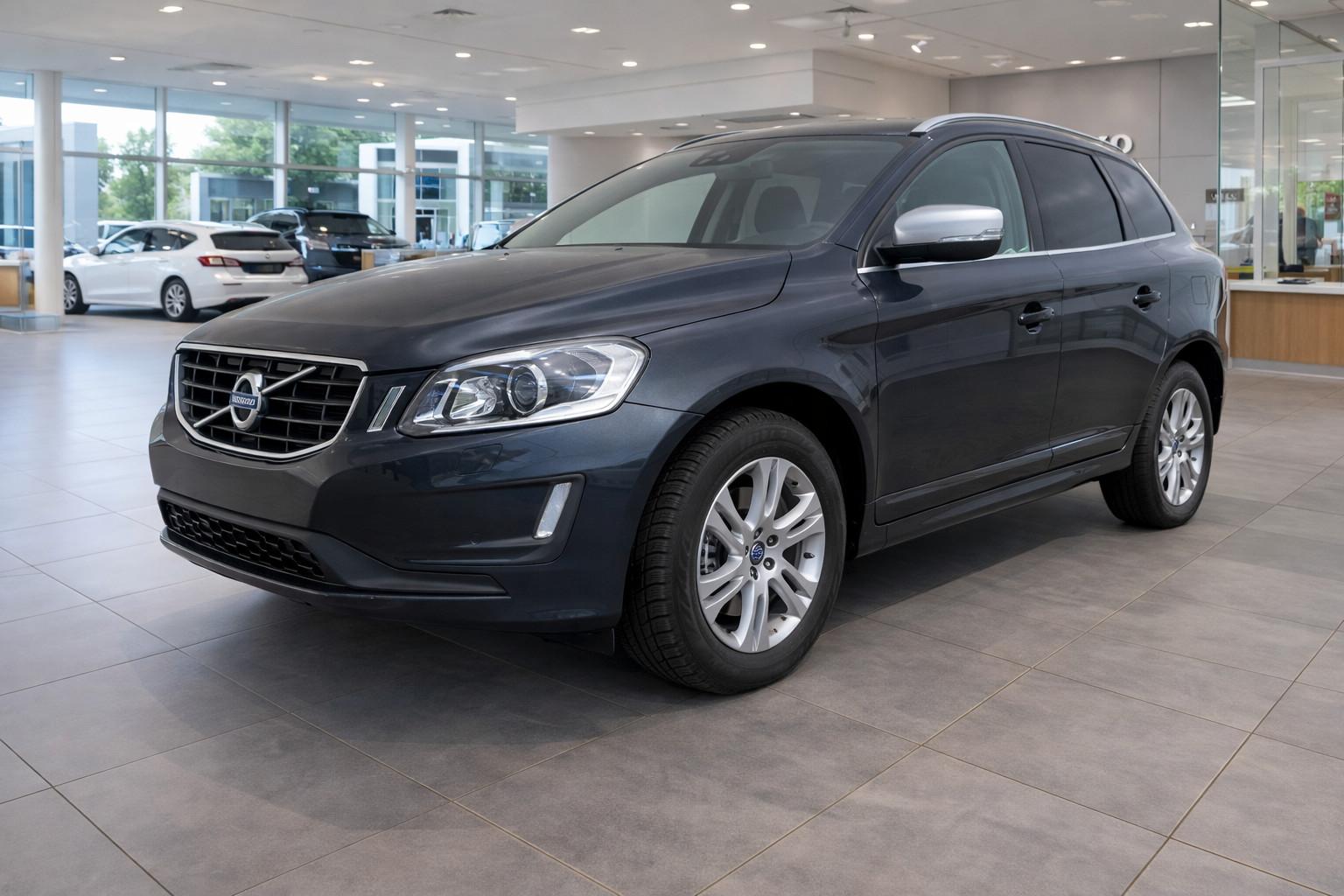 Volvo XC60 D4 AWD R-DESIGN LEDER+RADAR+PANO+STHZ.+BLIS