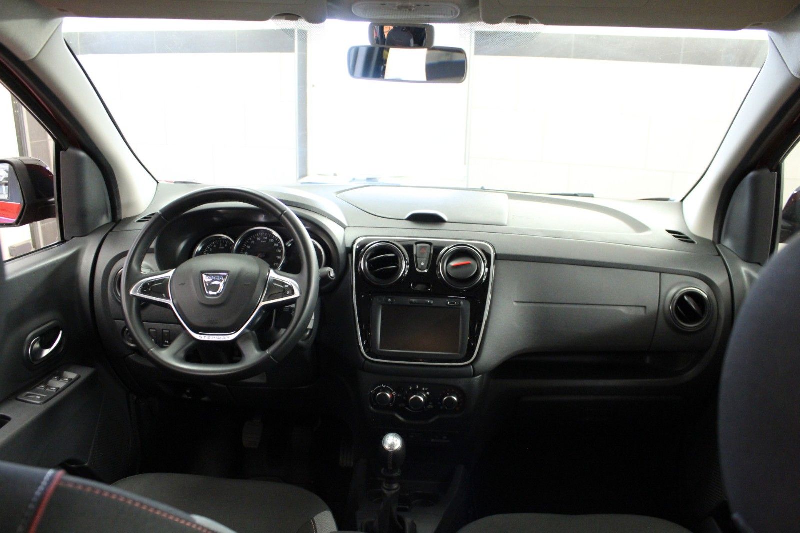 Fahrzeugabbildung Dacia Lodgy TCe 130 Stepway *Tech Road*Navi*7-Sitzer*