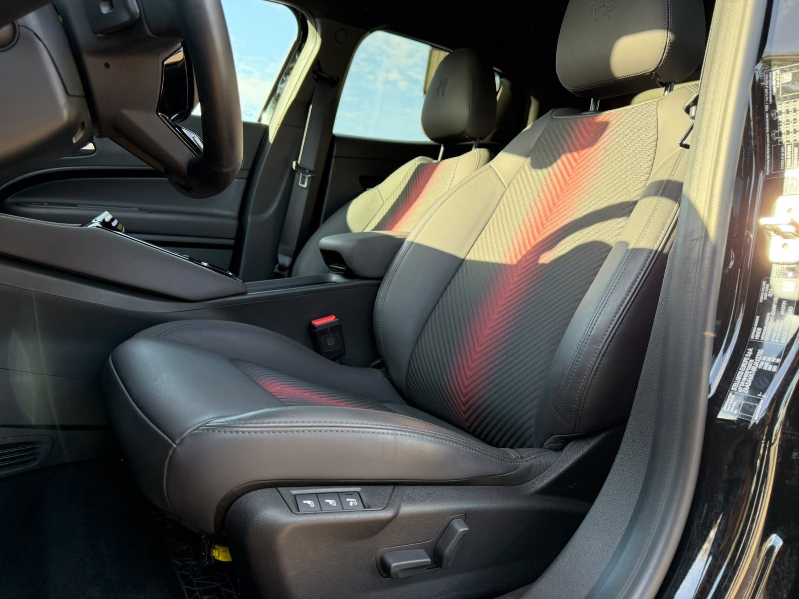 Fahrzeugabbildung Alfa Romeo Junior Ibrida 1.2 VGT 48V-Hybrid 100 kW Speciale