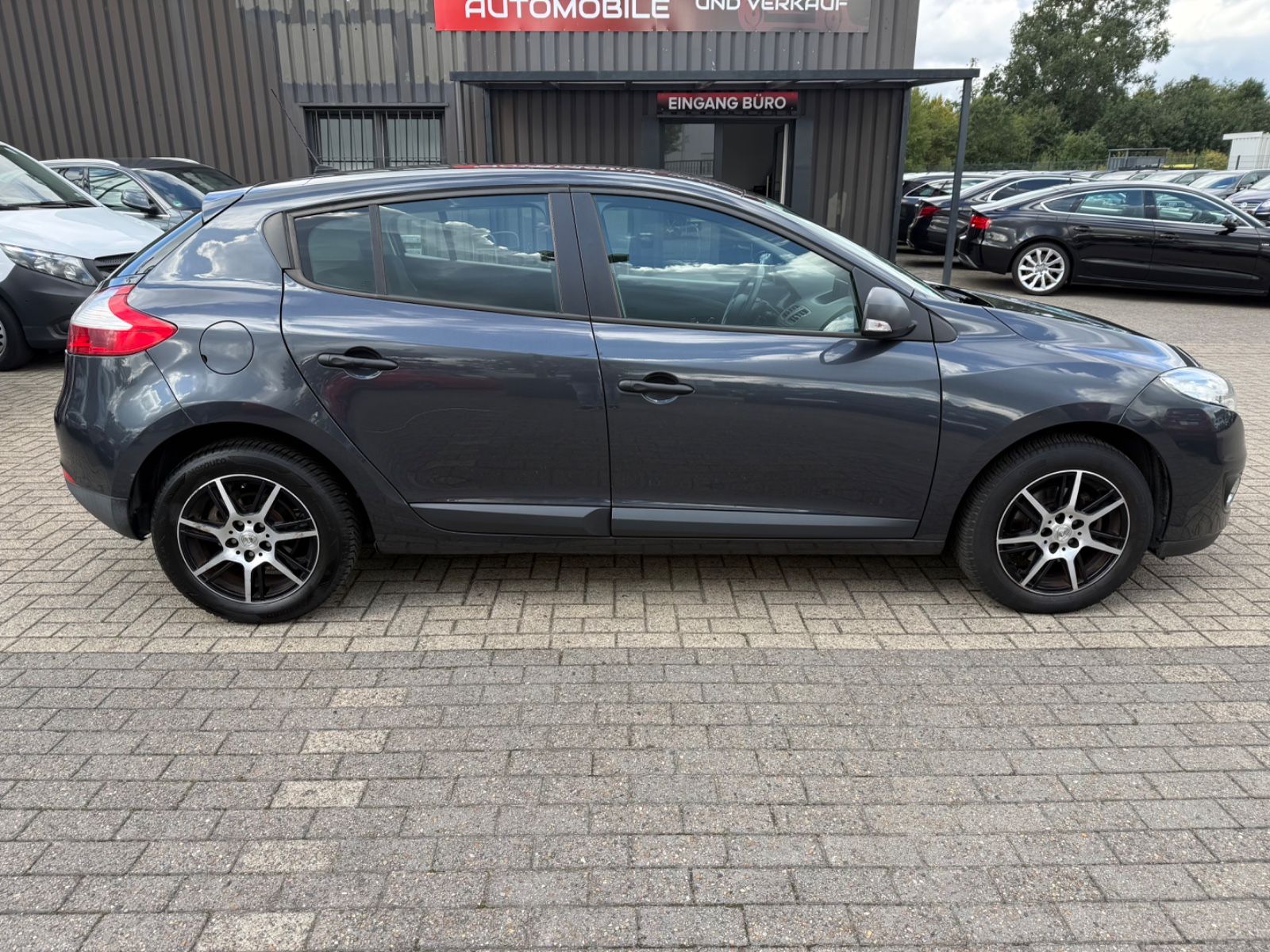 Megane III Lim. 5-trg.Tomtom Edition*NUR 76000KM