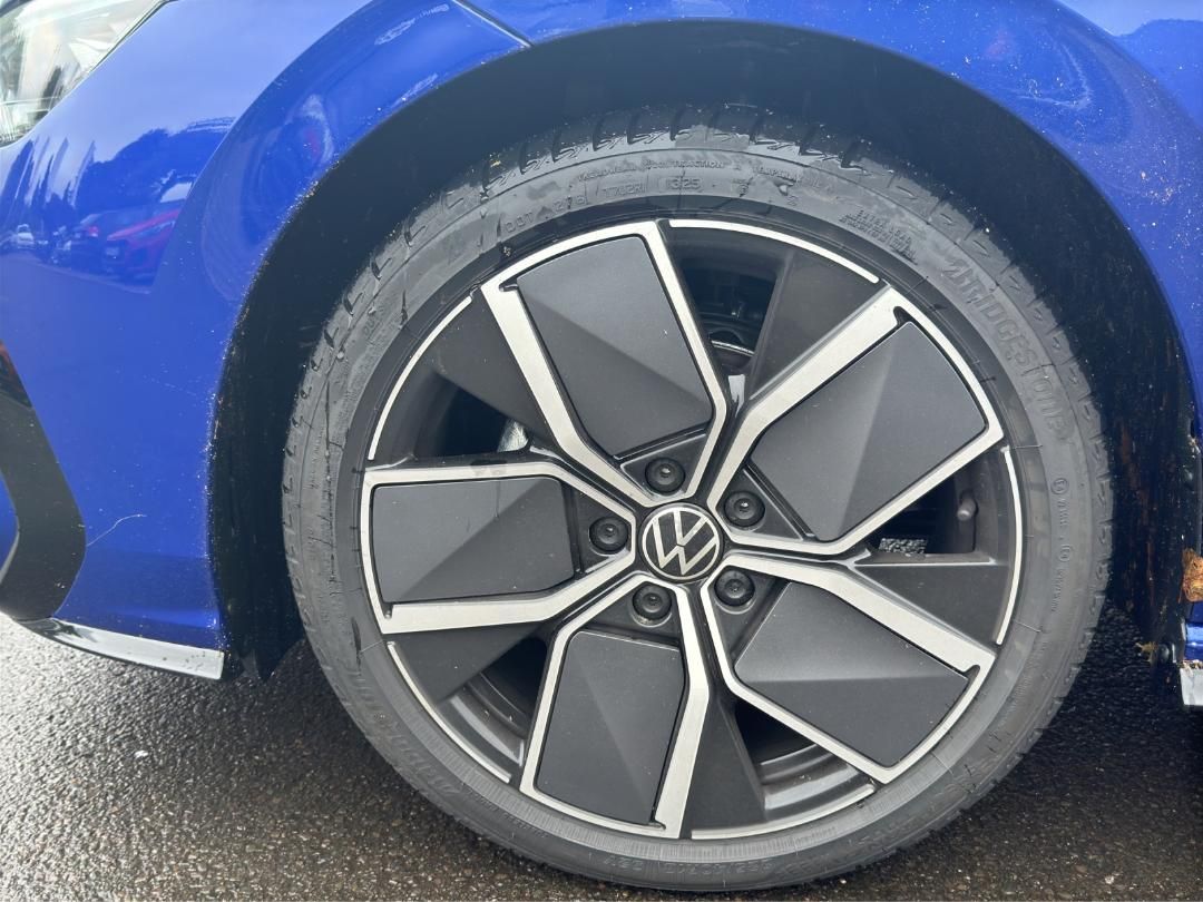 Fahrzeugabbildung Volkswagen Golf R-Line VIII R-Line,Soundsystem,Black Style