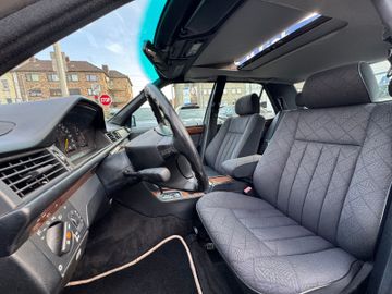 Mercedes E 220 - 7