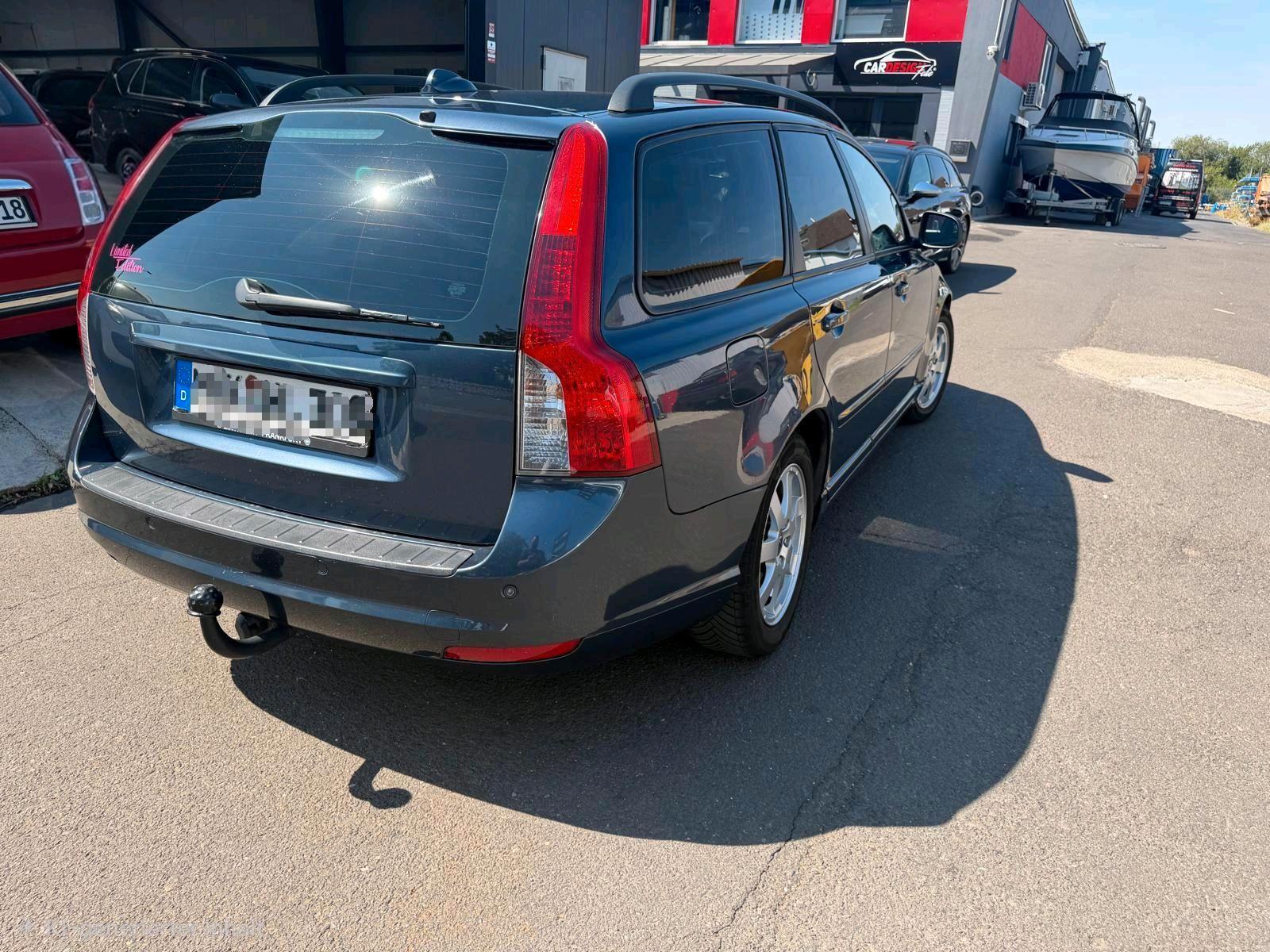 Volvo V50 2011 — interior