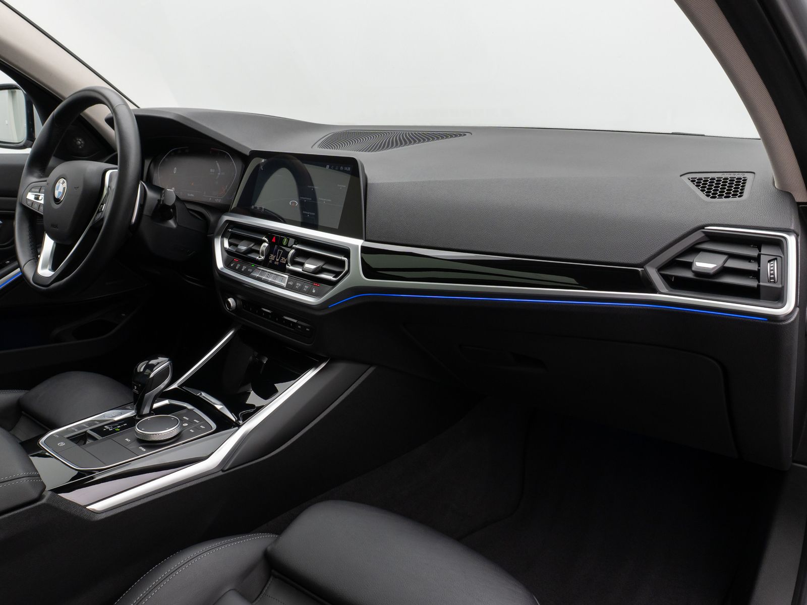 Fahrzeugabbildung BMW 330d xD Sport Line Kamera Panorama HUD DAB H/K