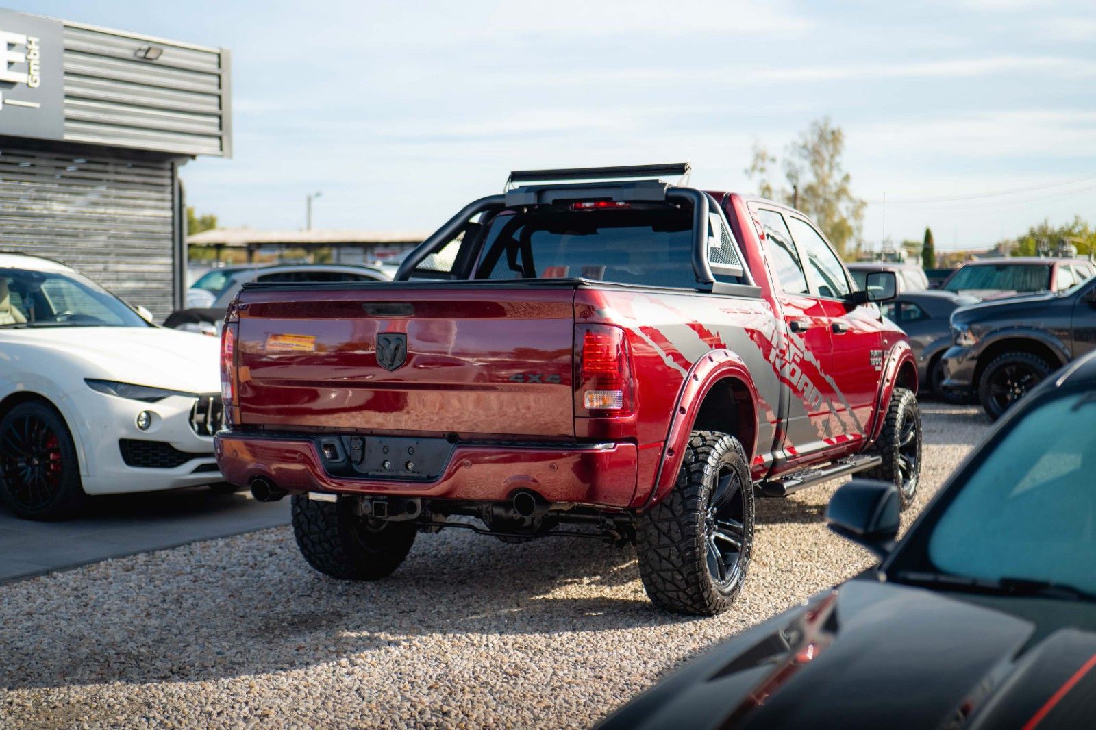 Fahrzeugabbildung Dodge RAM 5.7 V8 HEMI 4x4 OFFROAD Night-Paket LONG 19%