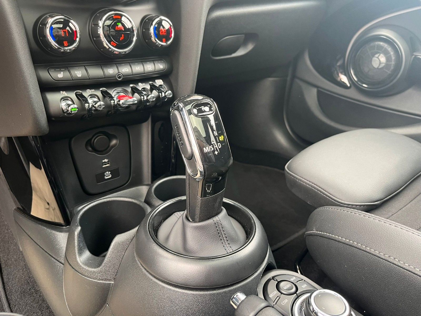 Fahrzeugabbildung MINI COOPER S Classic Trim 5-trg.*Premium Plus*