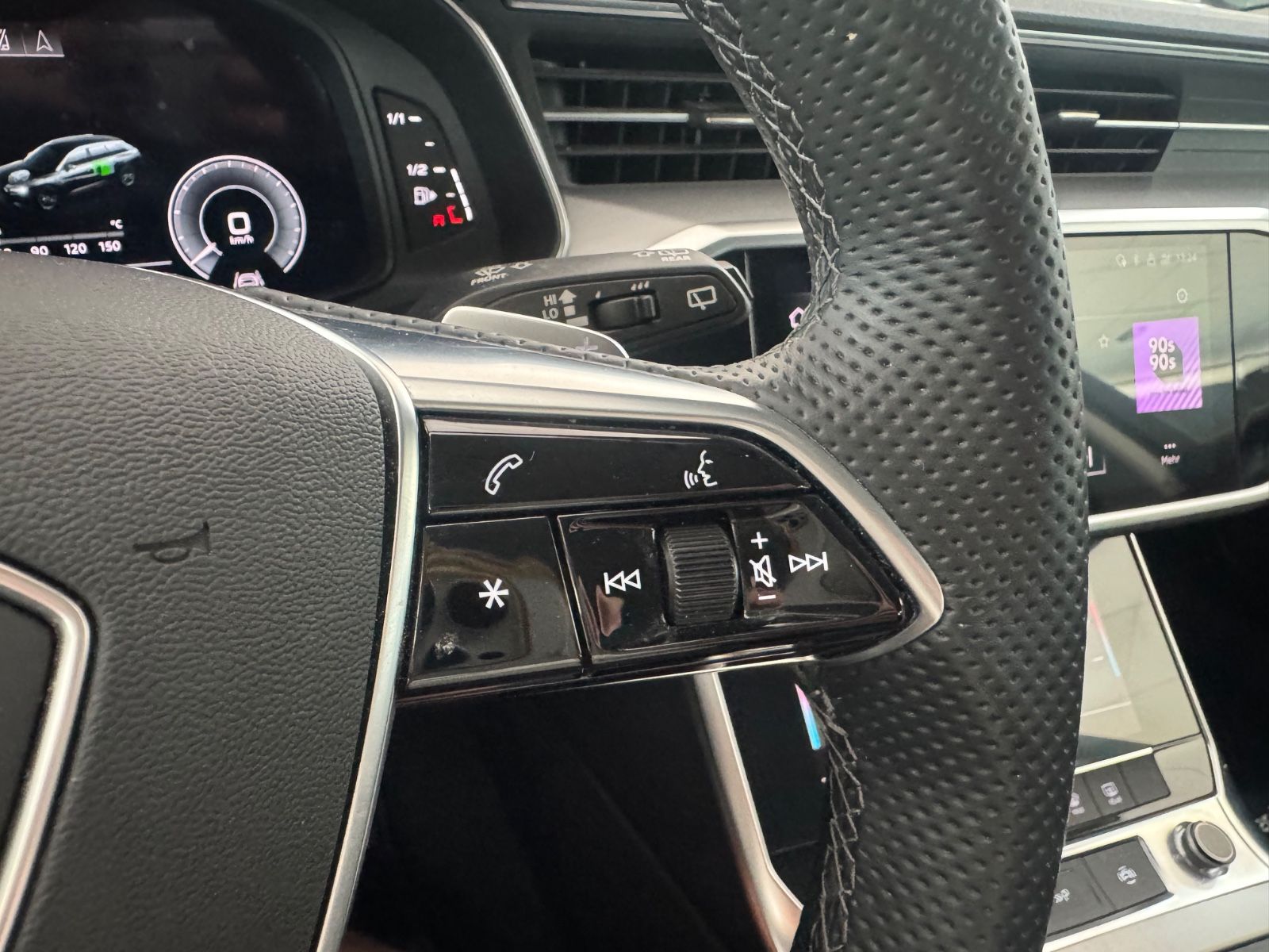 Fahrzeugabbildung Audi A6 55 TFSI e quattro/S-Line/HUD/LED/TeiLeder/360