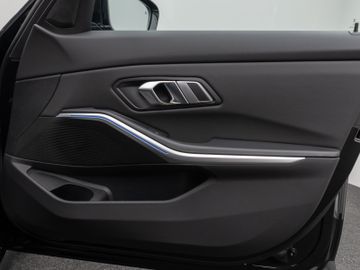 Fahrzeugabbildung BMW 320d xDr Tour Luxury Line AHK HiFI Laserlicht