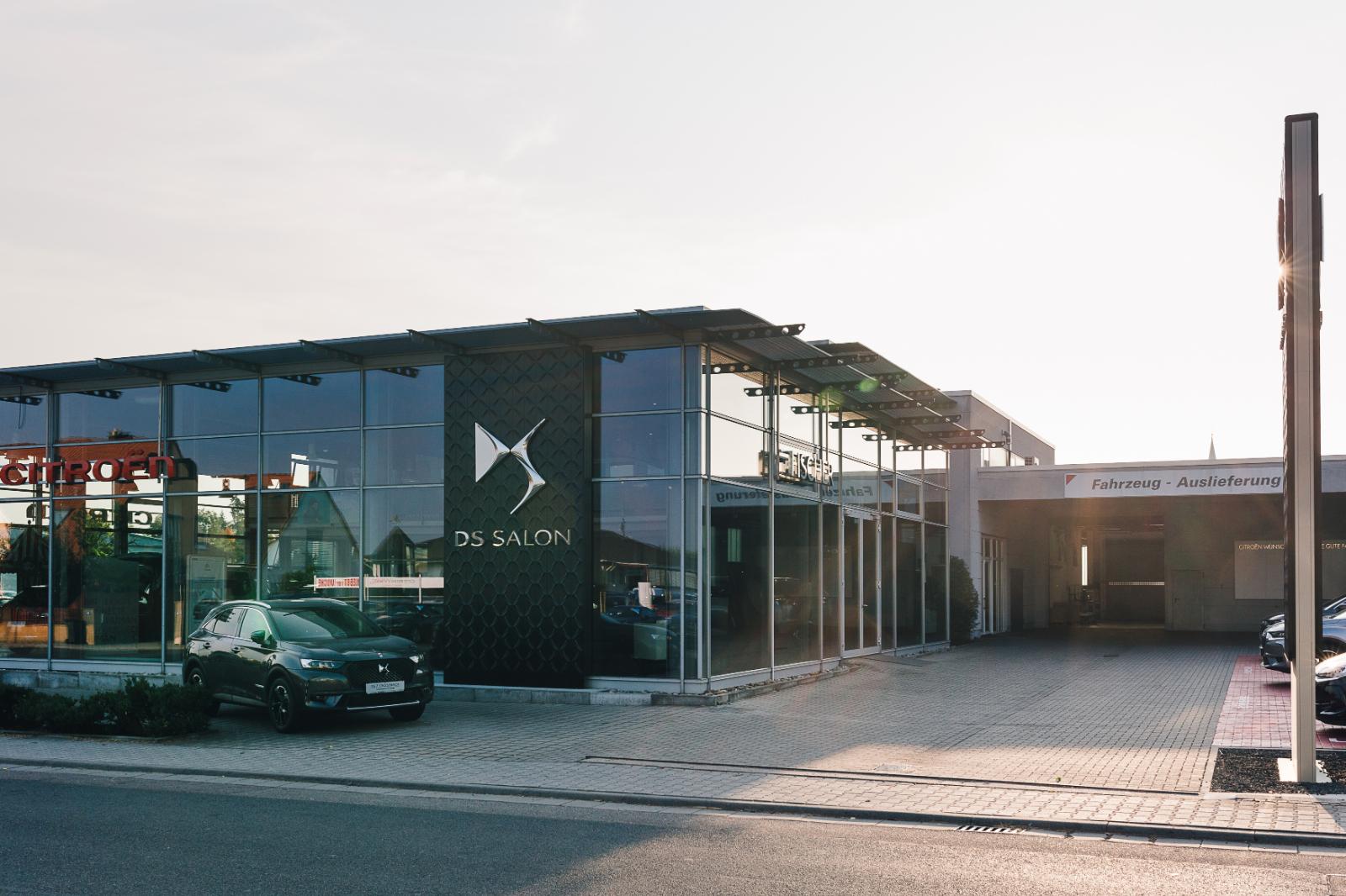 showroom-image-main