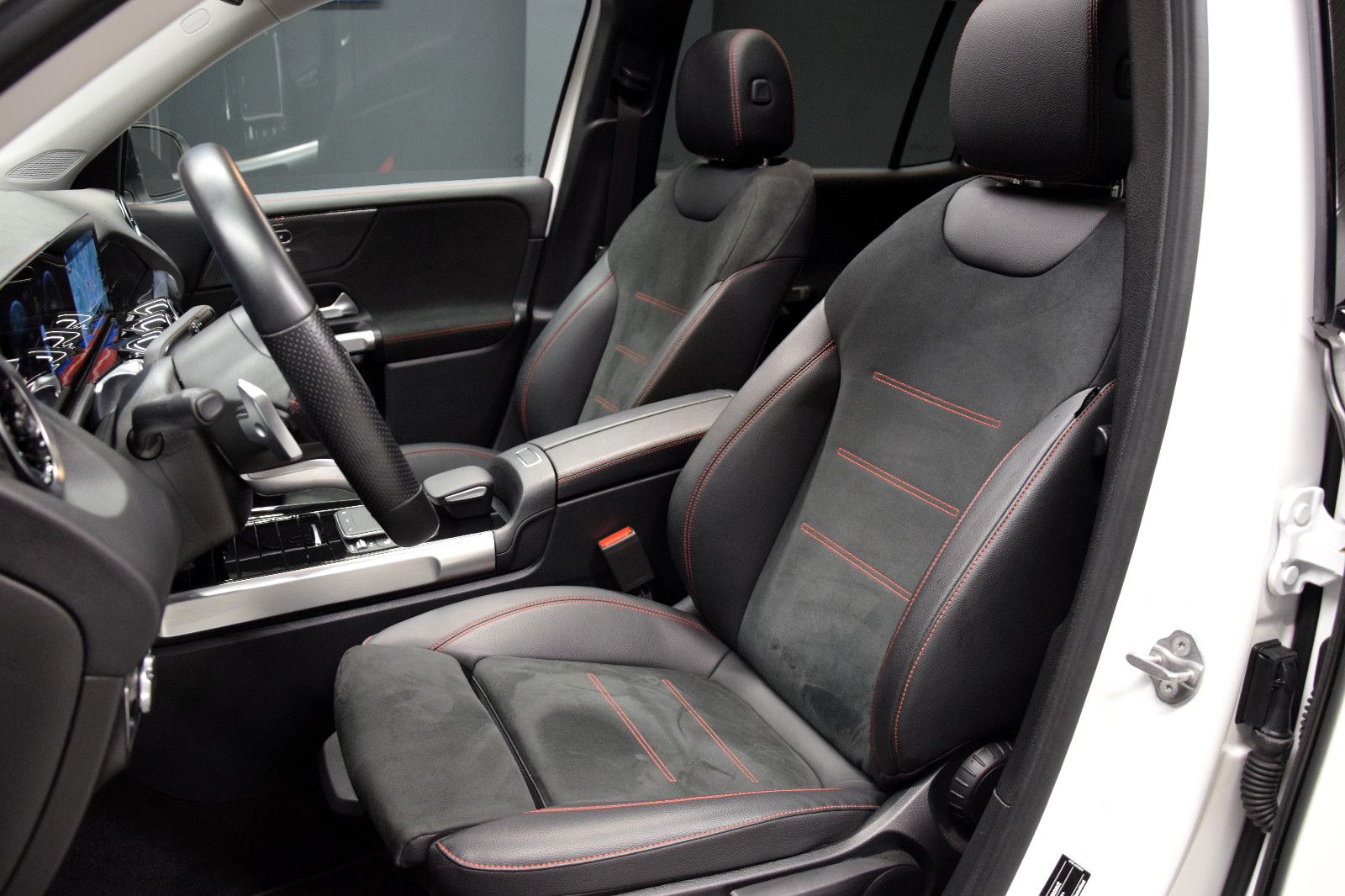 Fahrzeugabbildung Mercedes-Benz GLB 200d AMG-Line Panorama el.AHK Kamera Widescr