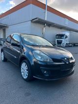 Renault Clio 1,5 Tdci Klima*AHK*TÜV*6Gang - Renault Clio aus 2006 mit Diesel-Antrieb