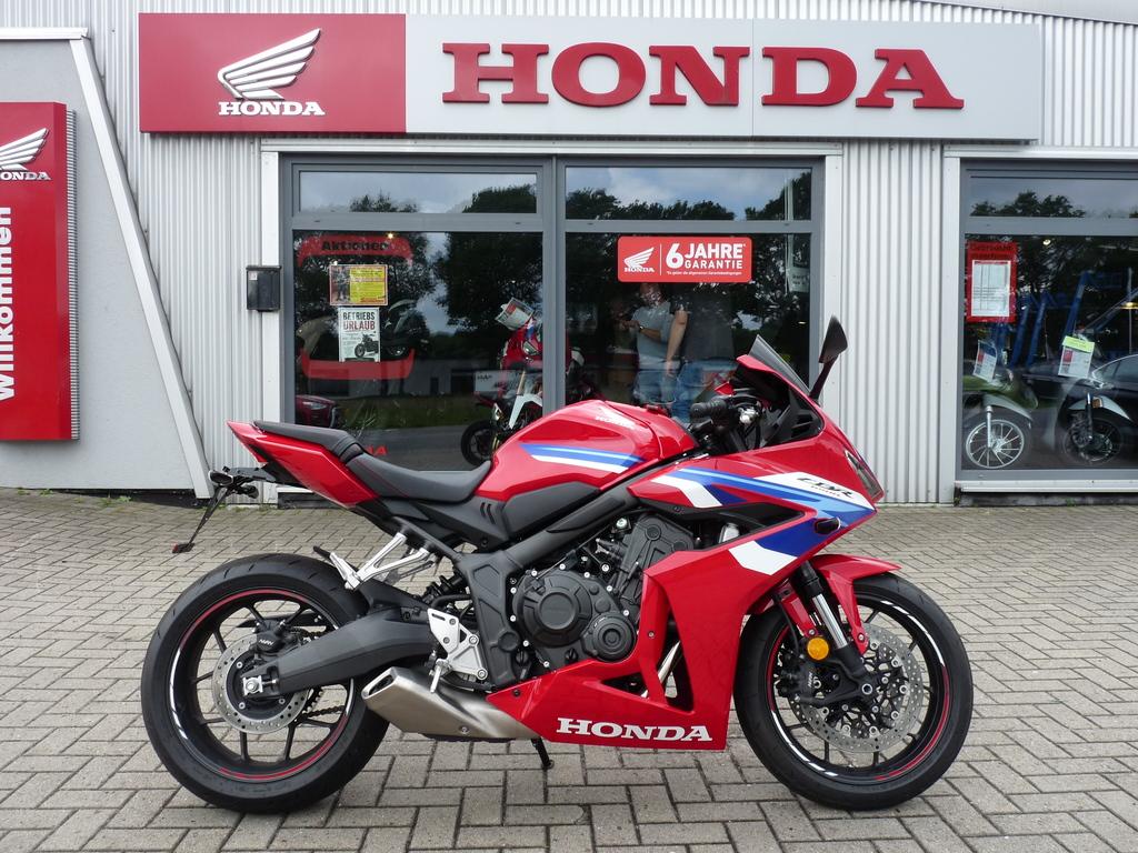 Honda CBR650R ABS 1. Hand Neuwertig + Zubehör