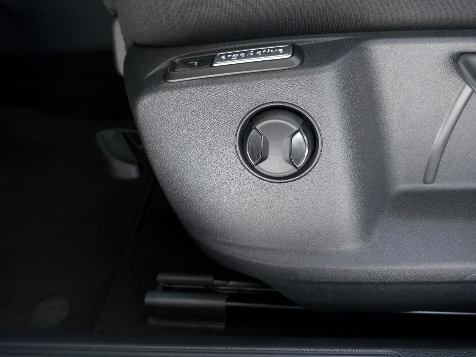 Fahrzeugabbildung Volkswagen T-Roc Style 2.0 TDI DSG | LED RFK ACC Navi