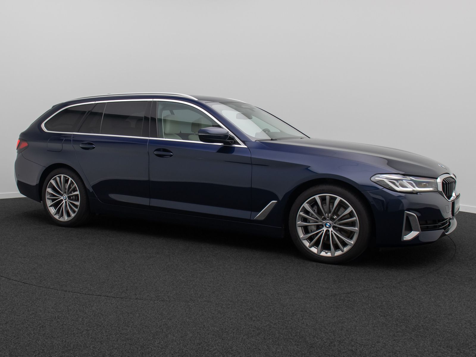 Fahrzeugabbildung BMW 530d xD Luxury Line ACC H/K AHK Panorama HUD 19"