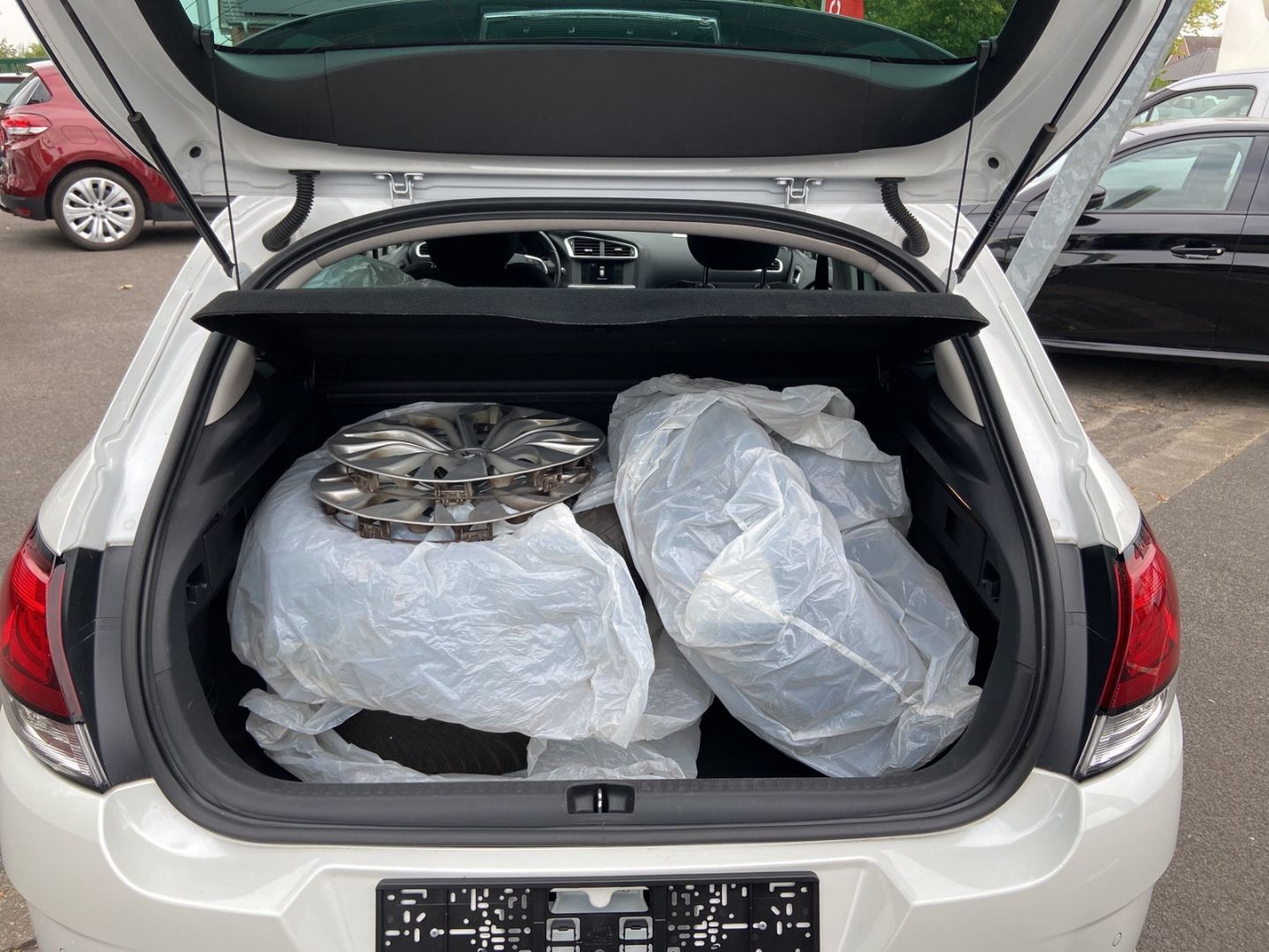 Fahrzeugabbildung Citroën C4 Select 1.6 BlueHDi 100 Navi Notbremsass.Temp