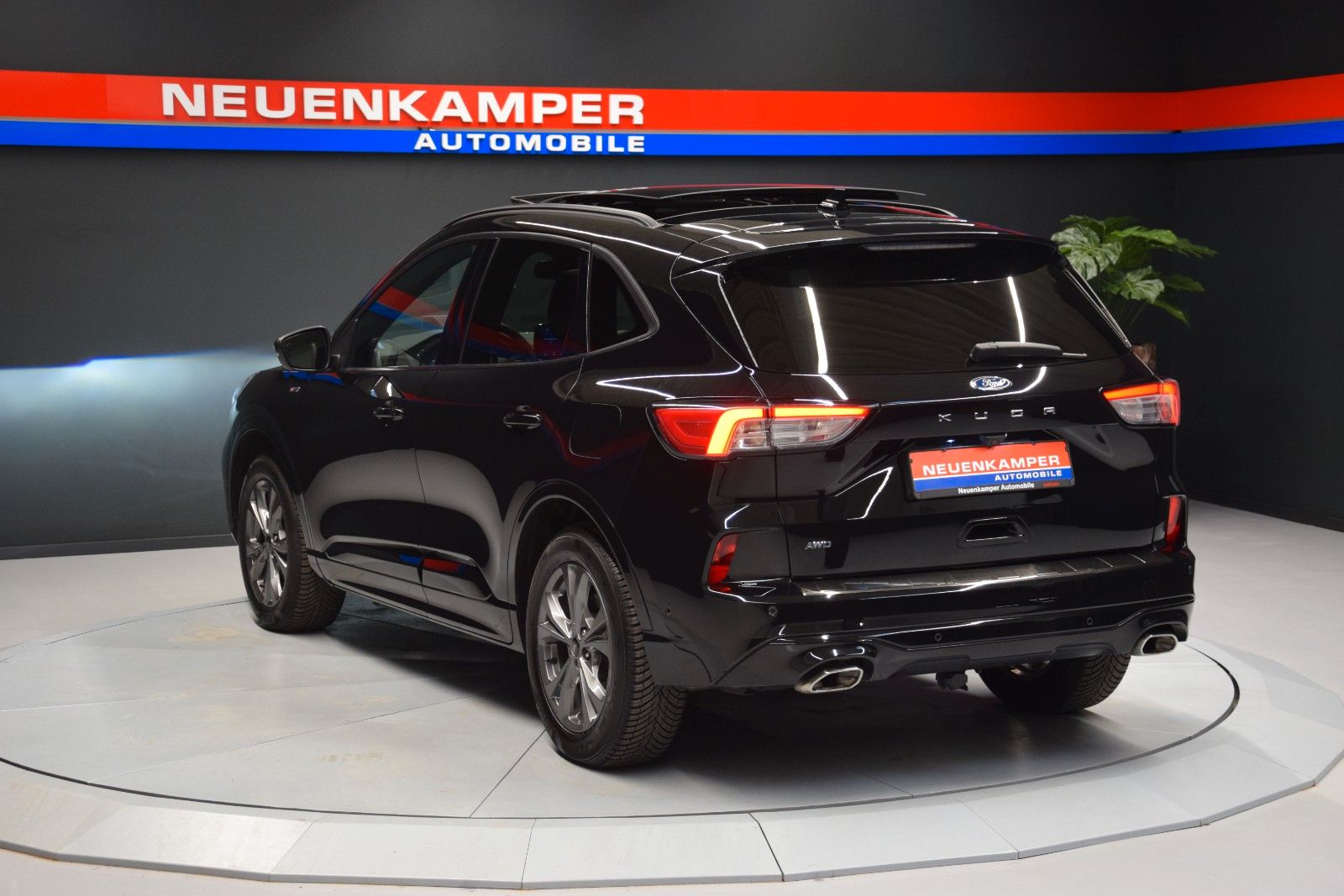 Fahrzeugabbildung Ford Kuga ST-Line X Pano HuD Leder ACC Kamera B&O Amb