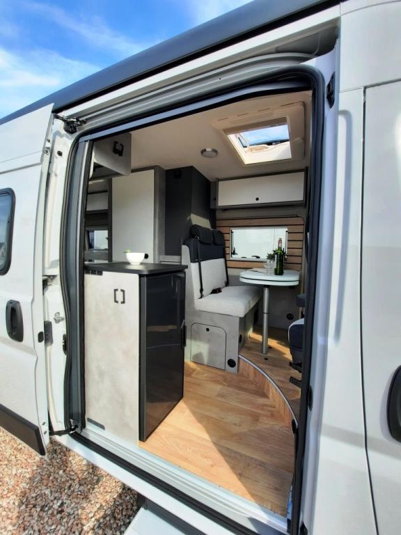 Fahrzeug Übersicht 19 Fahrzeugabbildung Crosscamp ADVTR 6.4 EF Verfüg./Sparen Sie 1.299,- €