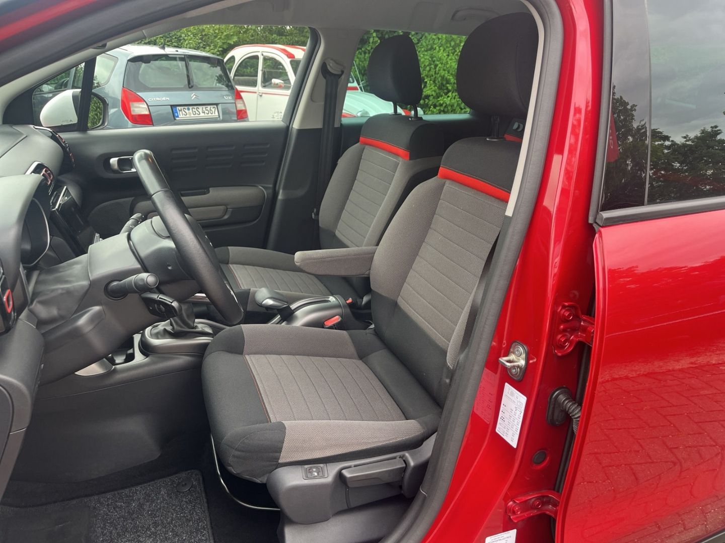Fahrzeugabbildung Citroën C3 Aircross 1.2 PureTech 110 Shine Navi CarPlay