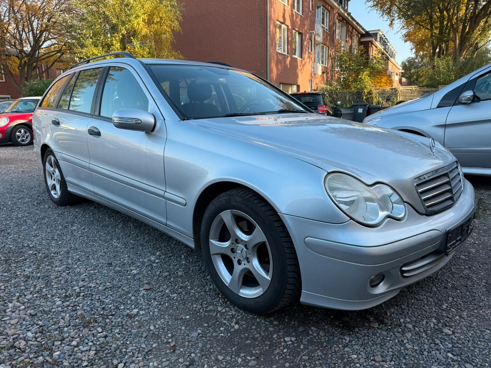 Mercedes-Benz C230 2006 — салон