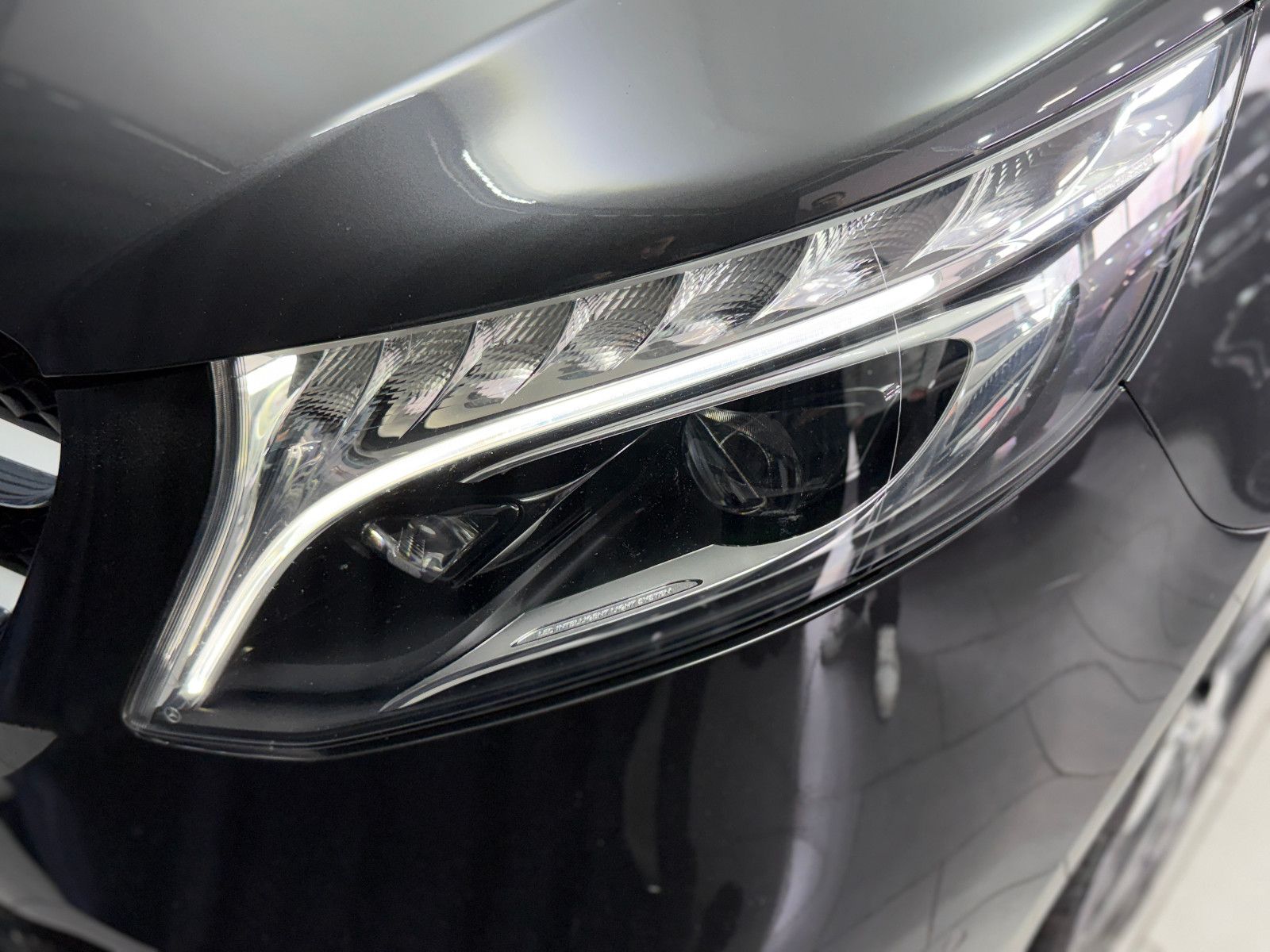 Fahrzeugabbildung Mercedes-Benz V300 d AVANTGARDE EDITION 4MATIC lang|BURMESTER|