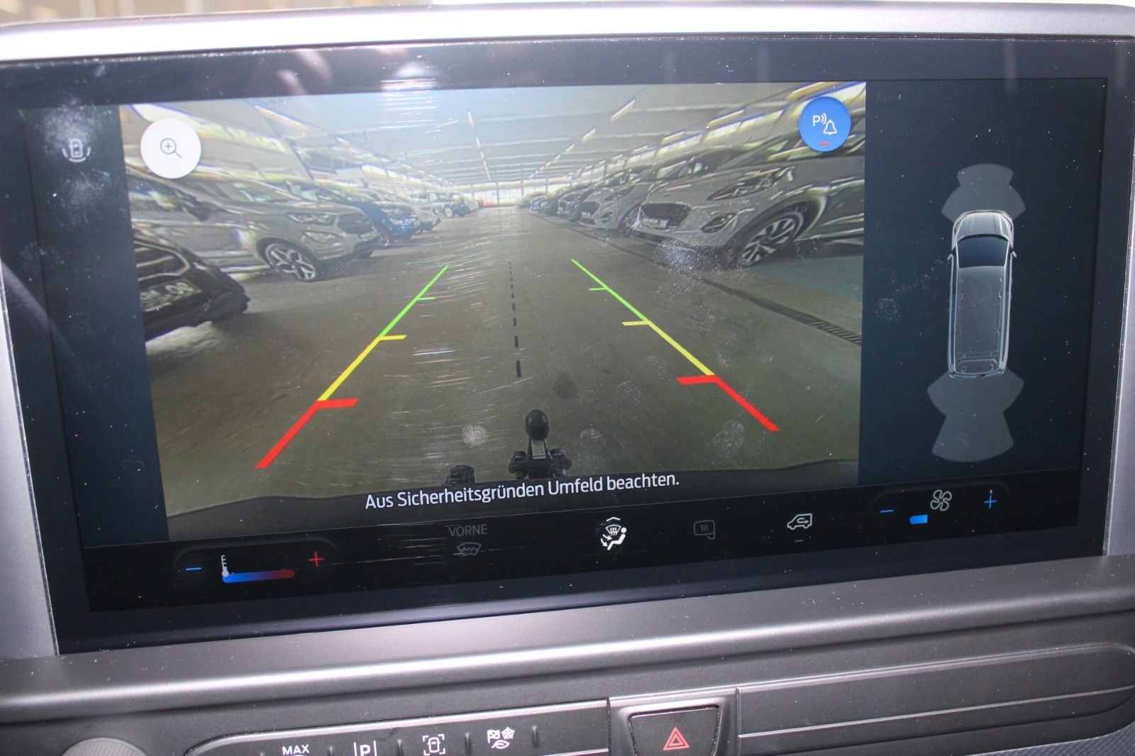 Fahrzeugabbildung Ford Transit Custom L1 Kasten LED AHK TechnologiePak2