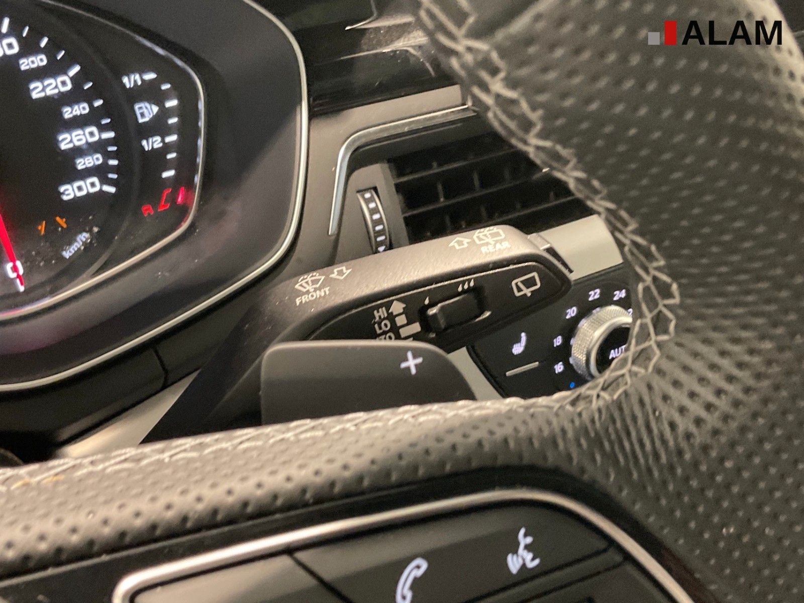 Audi A4 Av 40 TDI quatt Sline DAB Lane LED Tempo Pano foto 20