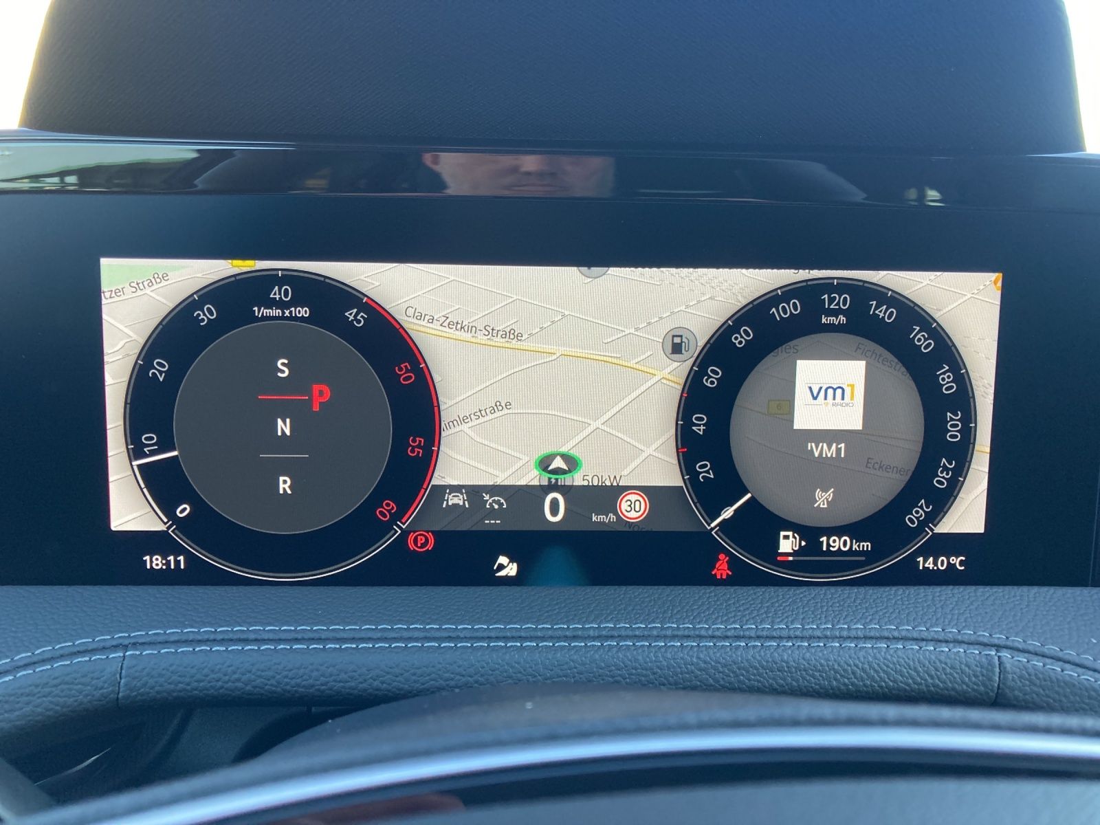 Fahrzeugabbildung SKODA Superb Combi 2.0 TDI L&K, DSG, AZV, Matrix, Navi