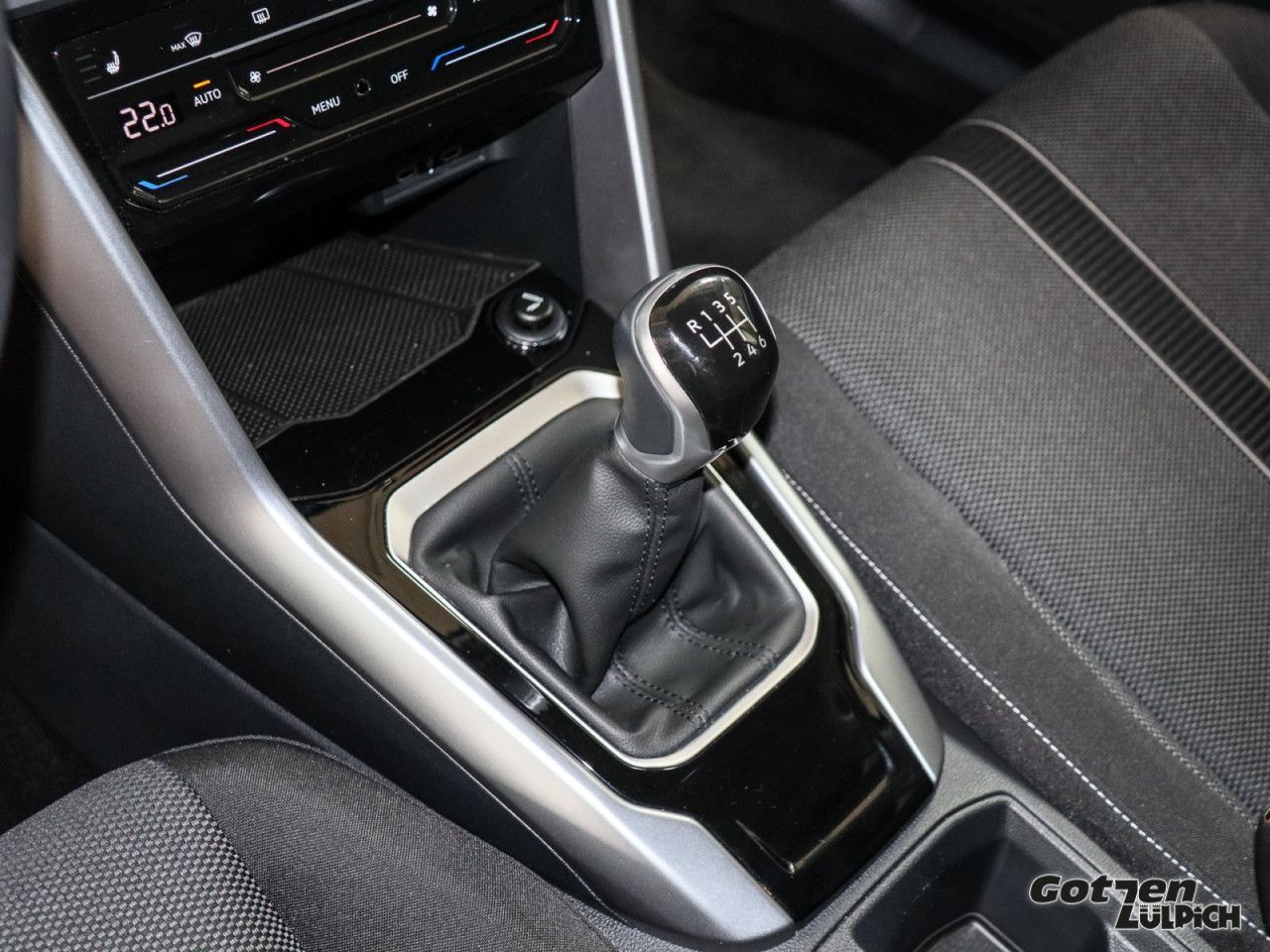 Fahrzeugabbildung Volkswagen T-Roc Life 1,0TSI Klima Navi PDC LED Vordersitze