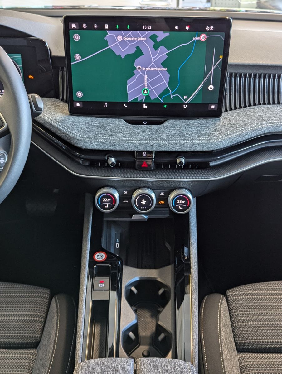 Fahrzeugabbildung SKODA Superb 2.0 TDI 4x4 Selection Matrix AHK 5J Garan