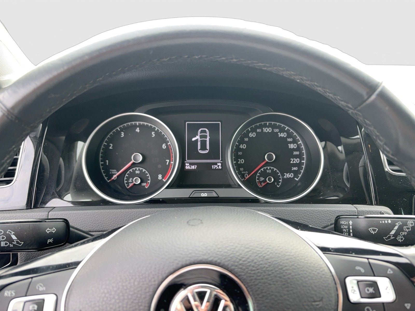 Fahrzeugabbildung Volkswagen Golf VII Lim. TSI Sound LED ACC PDC APP-Connect
