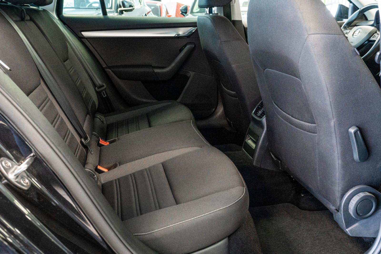 Skoda Octavia Combi Ambition Navigation PDC 1.Hand