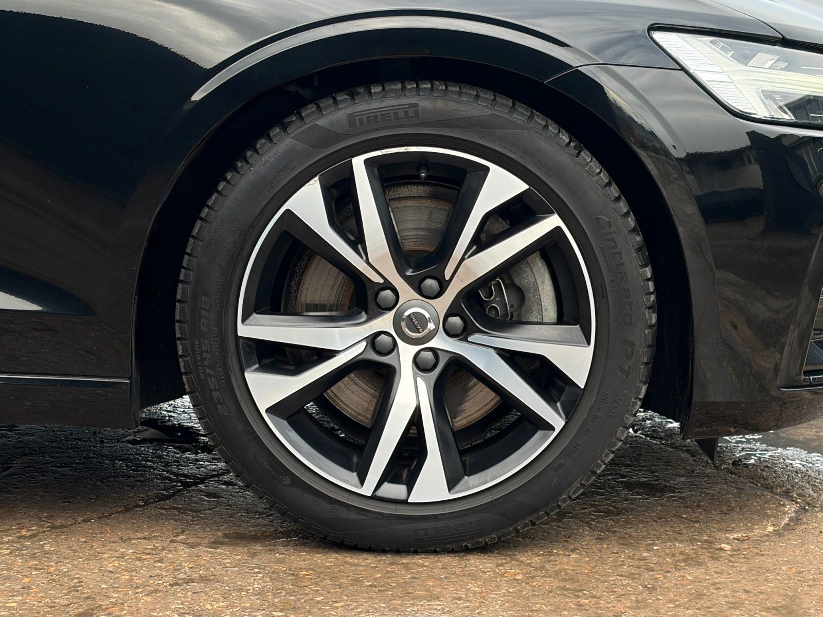 Fahrzeugabbildung Volvo V60 AWD R-Design ACC ProH&K 360° LED CarPl. Memo