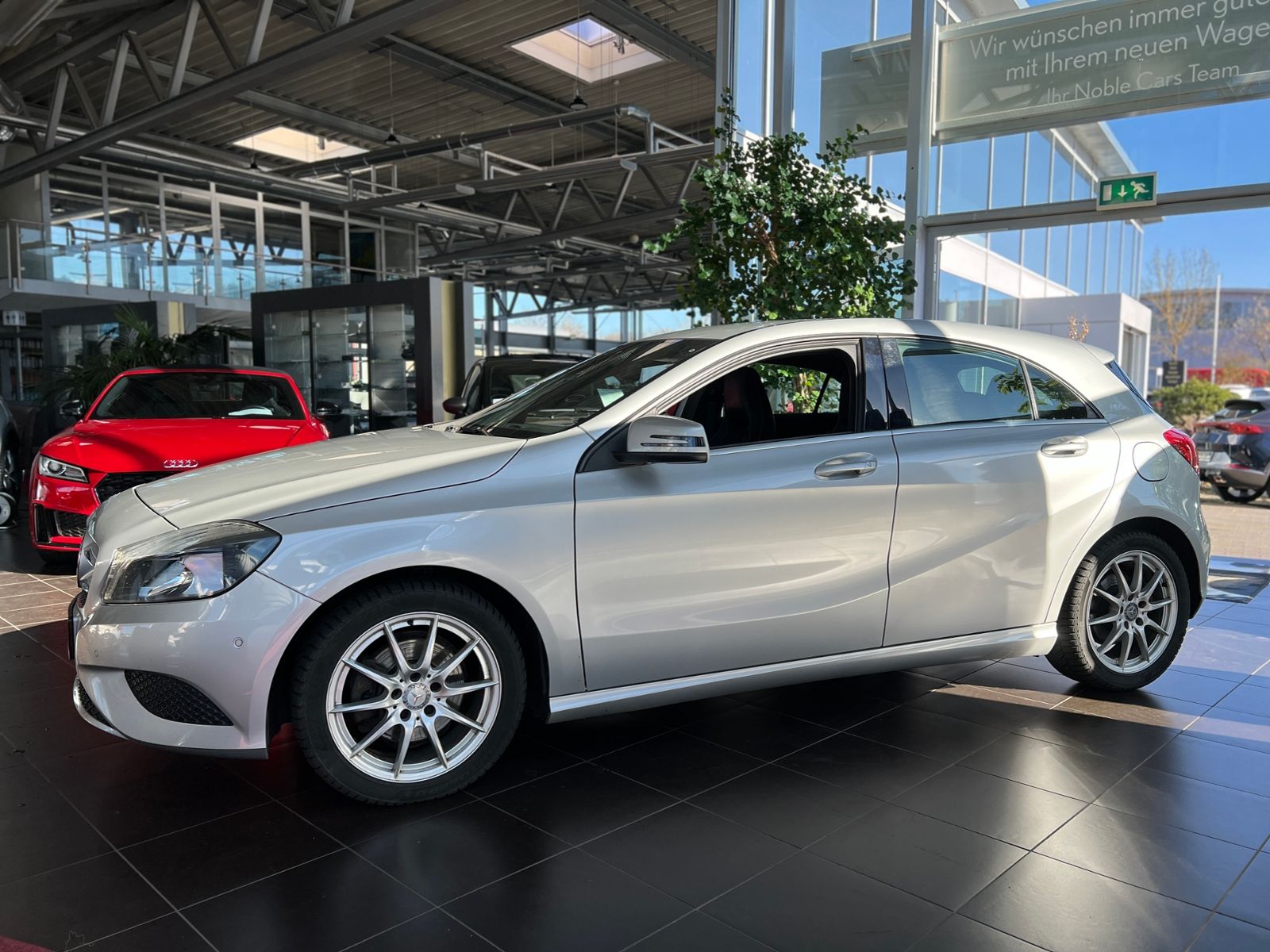 Fahrzeugabbildung Mercedes-Benz A 180 BlueEfficiency KLIMA NAV PDC SHZ ALU