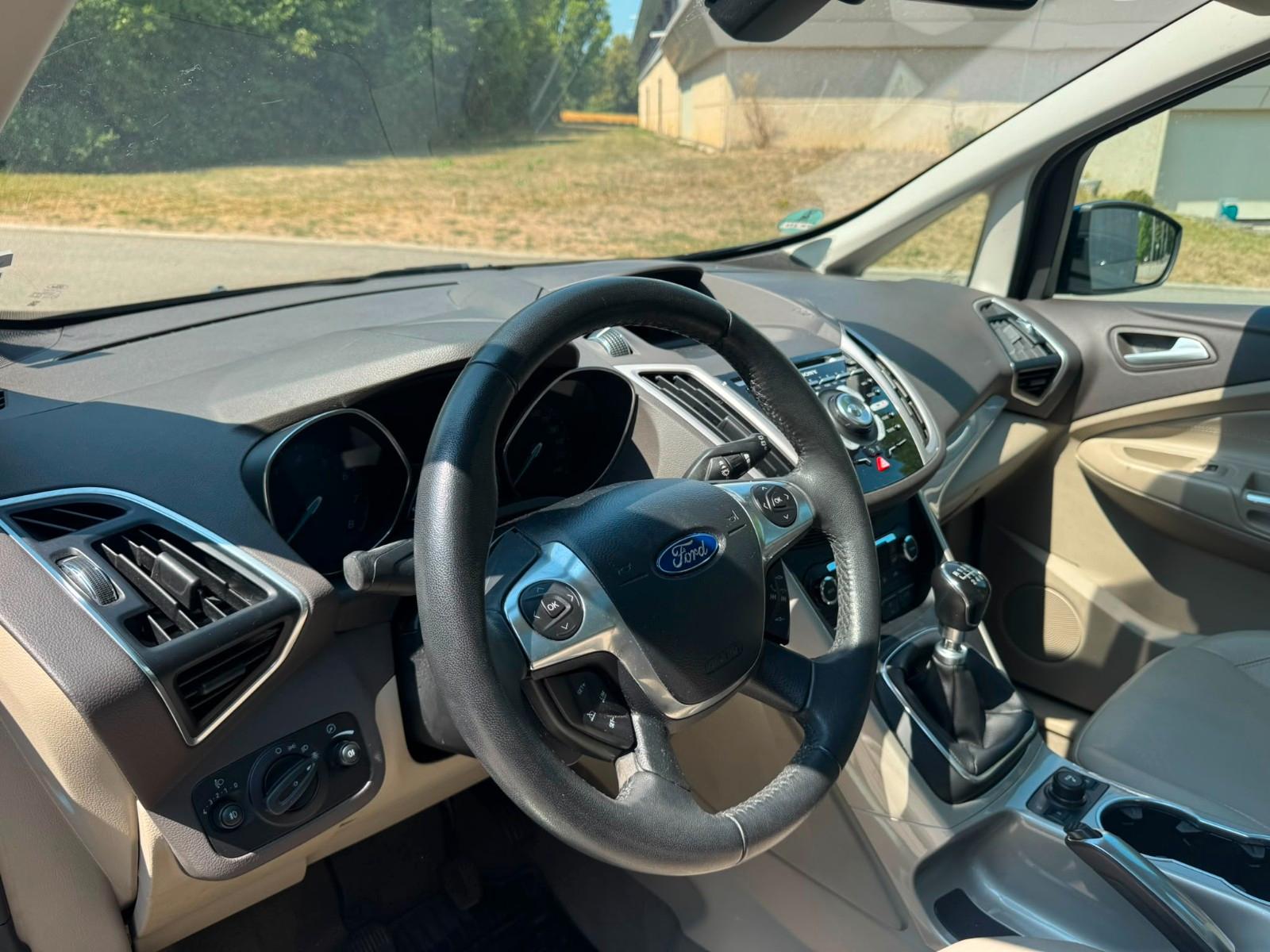 Ford Grand C-MAX 2011 — photo 10