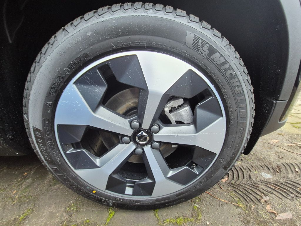 Fahrzeugabbildung Volvo XC40 B3 B DKG Plus Dark+HarmanKardon+Allwetter