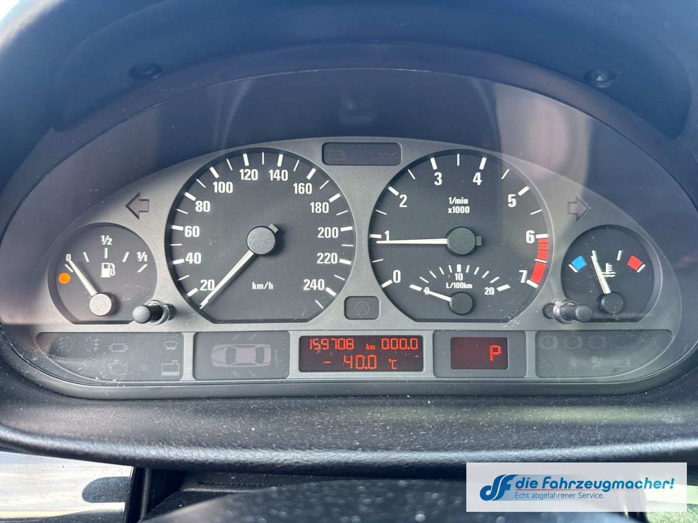Fahrzeugabbildung BMW 318 i Klimaautom SD PDC Alu Sportfahrwerk Multif