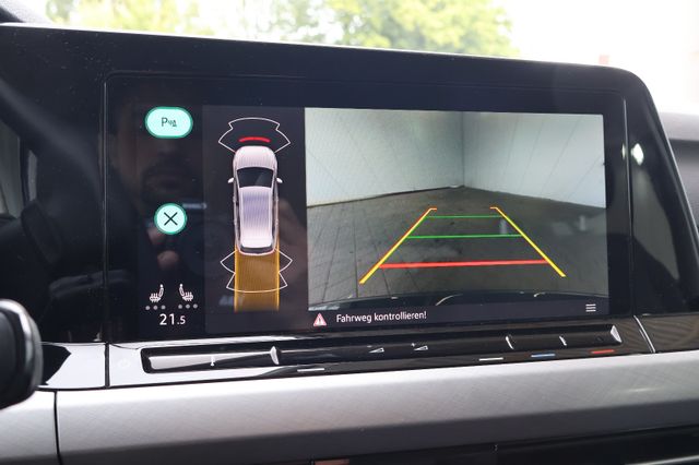 Volkswagen Golf VIII 2.0 TDI Life AID+ACC+KAM+CARPLAY