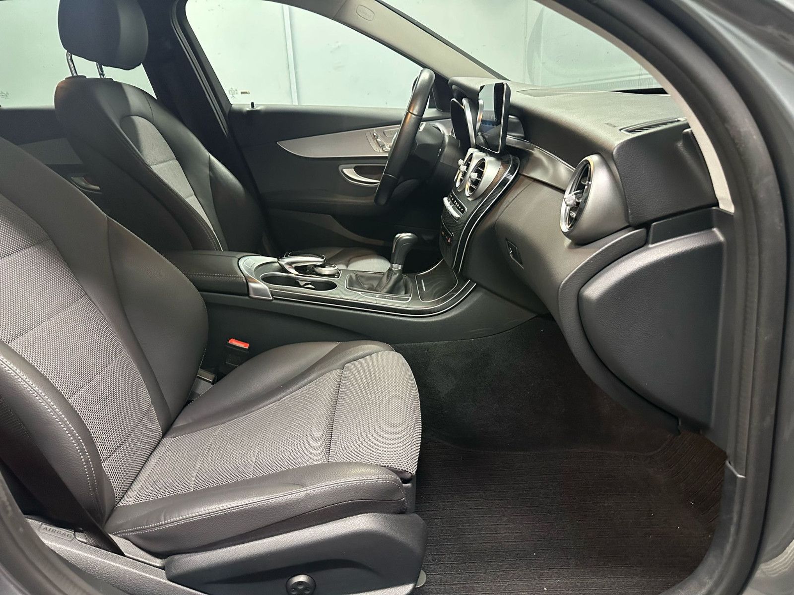 Fahrzeugabbildung Mercedes-Benz C 200  d Avantgarde*NIGHT*KAMERA*SPURH*TEMPO*NAV