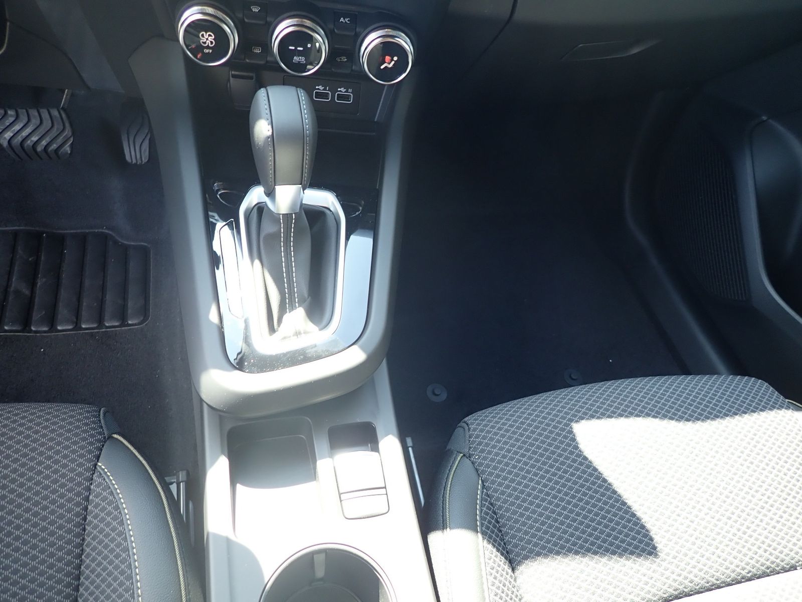 Fahrzeugabbildung Renault Arkana Techno 140 EDC