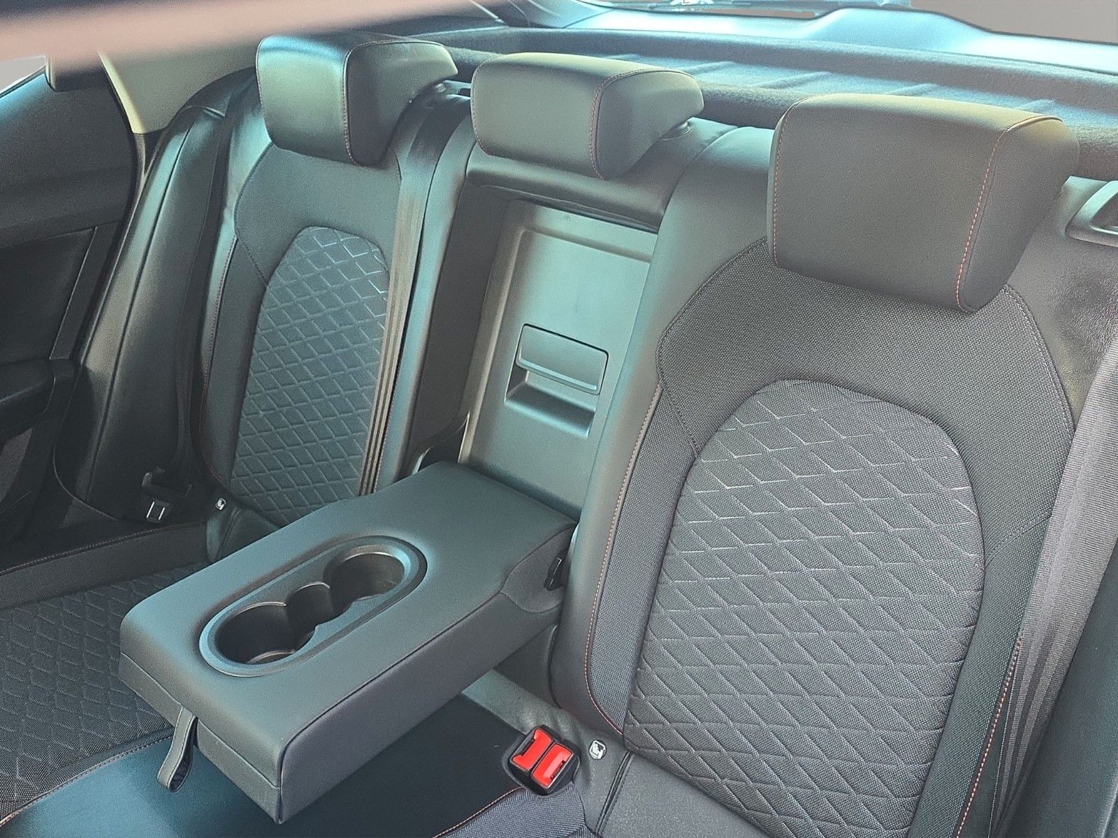 Fahrzeugabbildung SEAT Leon FR Sports LED+NAV+APP+ACC