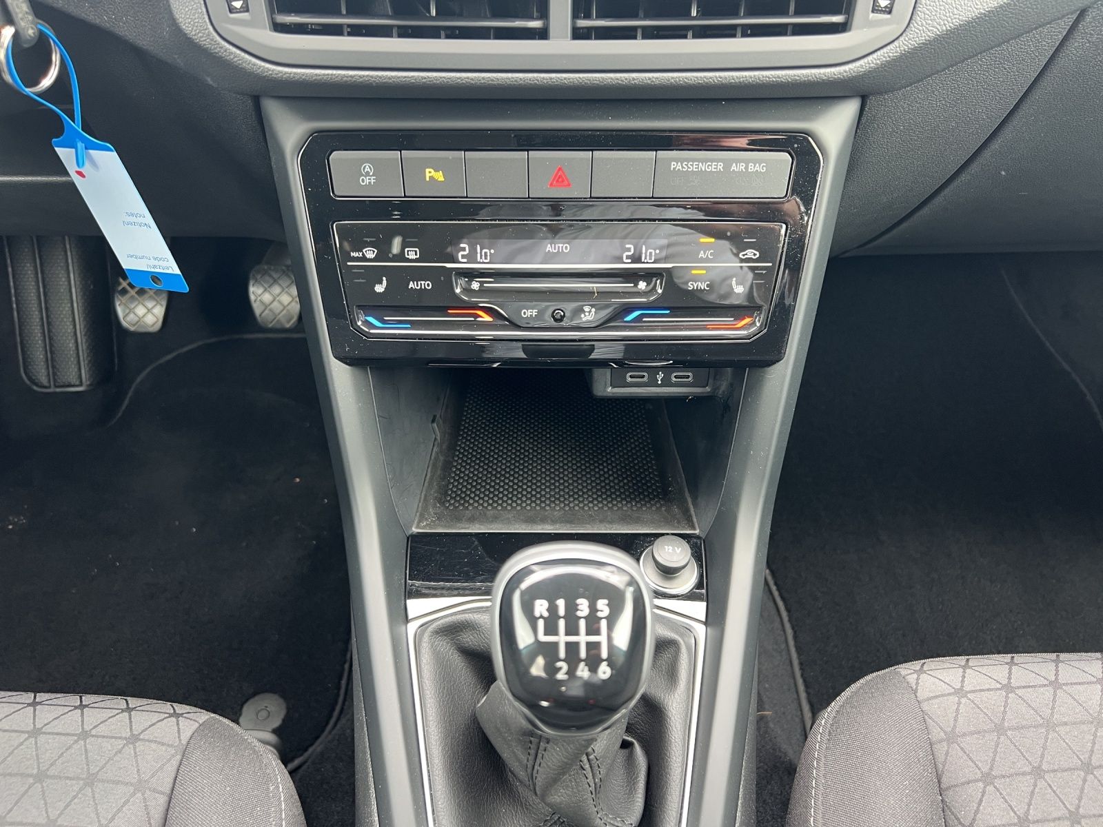 Fahrzeugabbildung Volkswagen T-Cross Life TSI LED ACC SHZ PDC WeConnect
