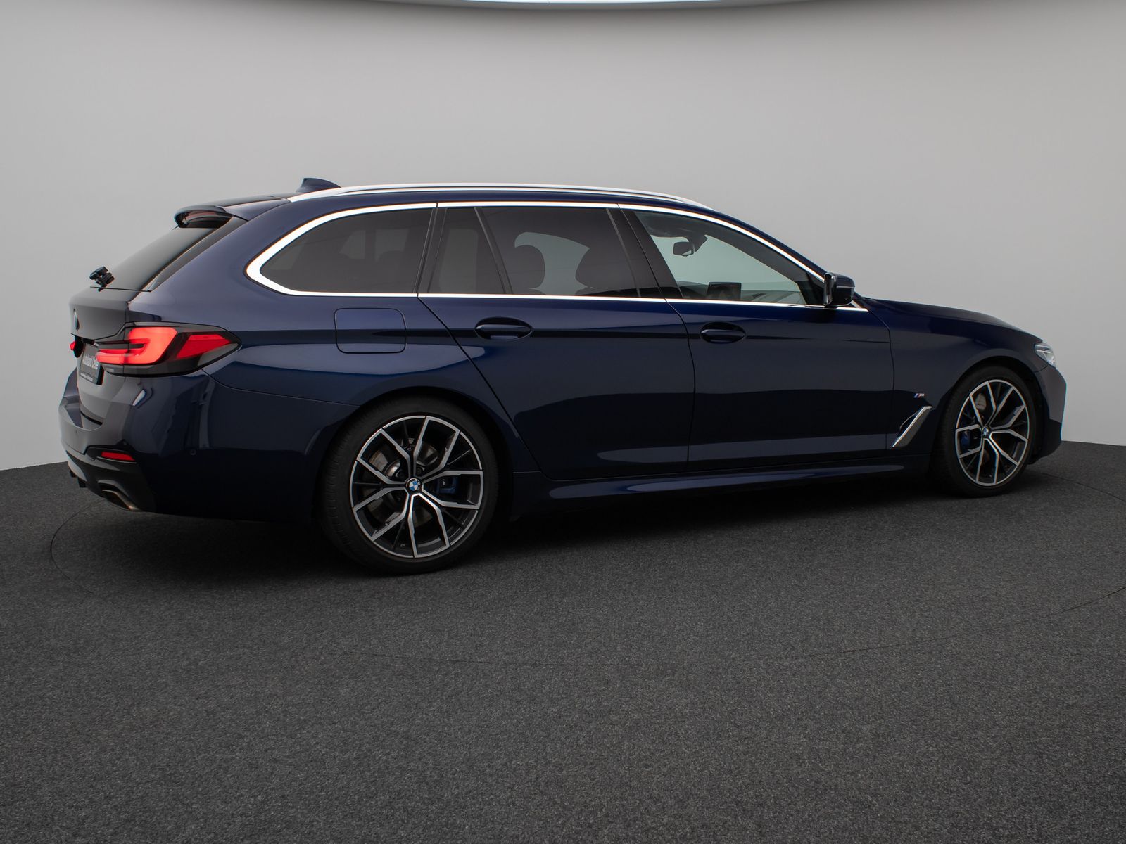 Fahrzeugabbildung BMW 530d M Sport Panorama 360°Laser HUD HiFi SoftCL