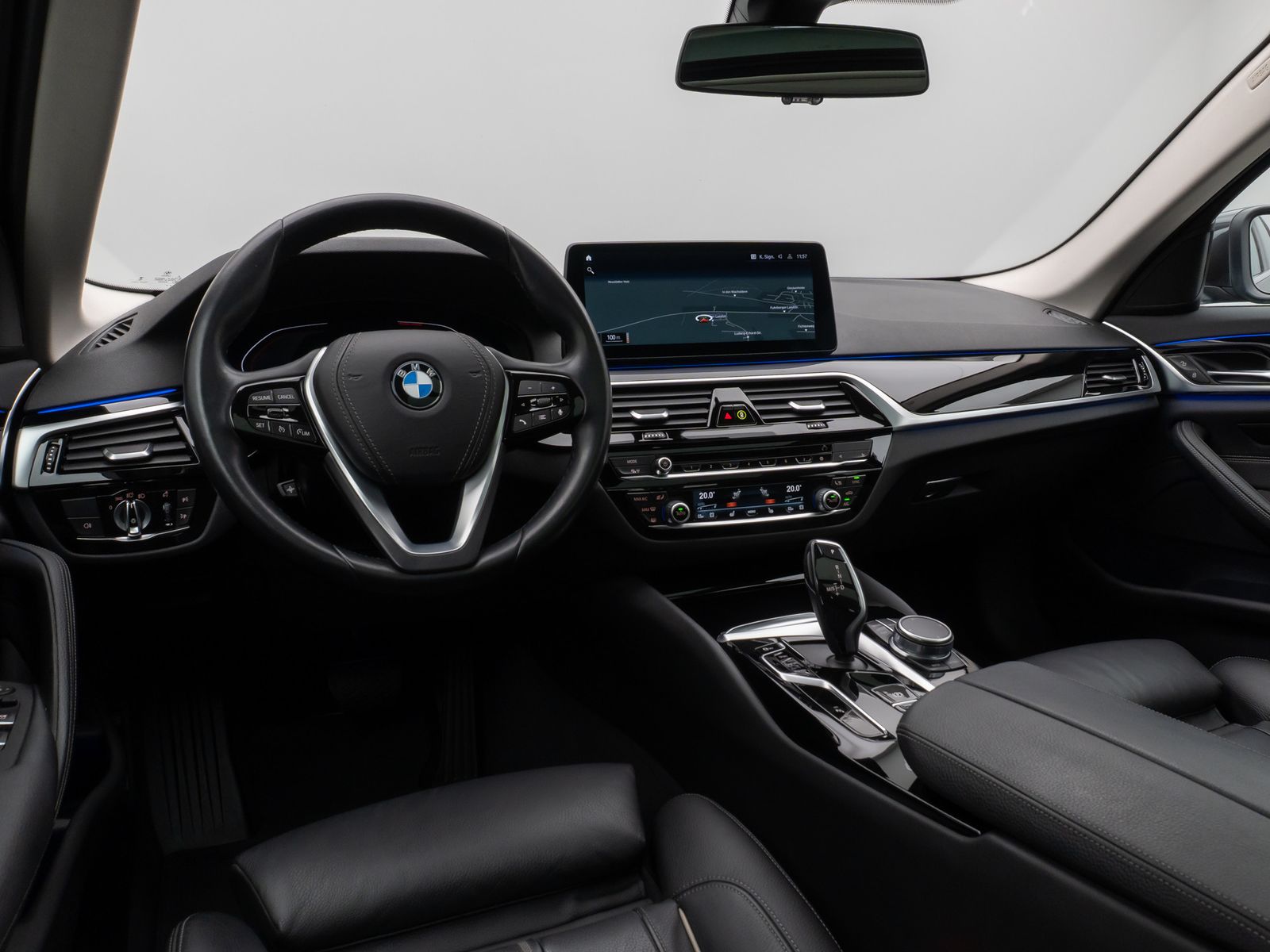 Fahrzeugabbildung BMW 530d Panorama Laser Kamera HUD DAB HiFi Komfort