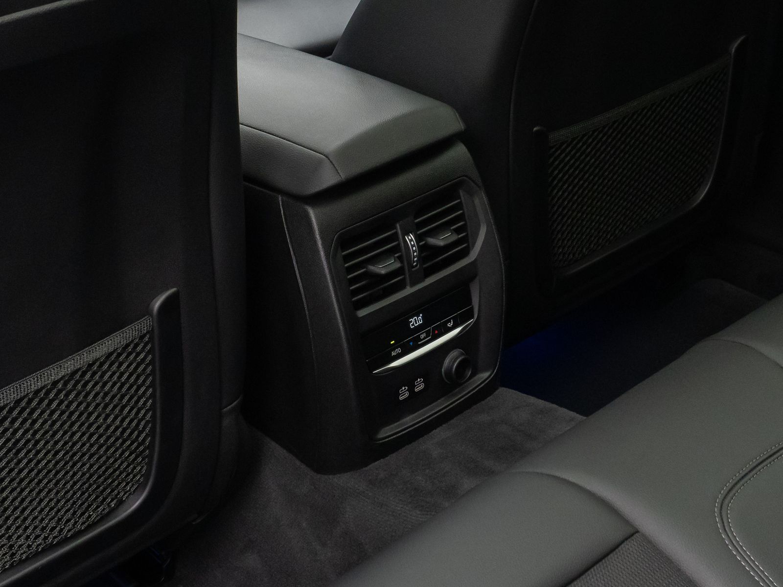 Fahrzeugabbildung BMW 320d xD Sport Line Panorama Laser 360° HUD HiFi