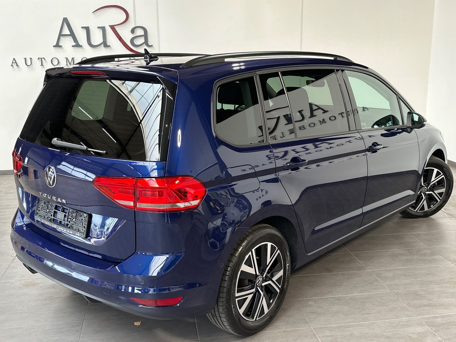 Fahrzeugabbildung Volkswagen Touran 7-Sitzer NAV+LED+ACC+KAMERA+PANO+STANDHZG